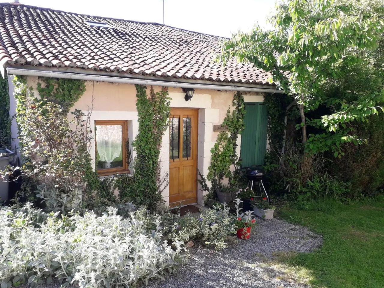 Tranquille Vienne Gites A Chirac Dept Charente Екстериор снимка